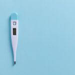Voorbeeld van thermokoppels met kleurcodes voor temperatuurmeting in de industrie.