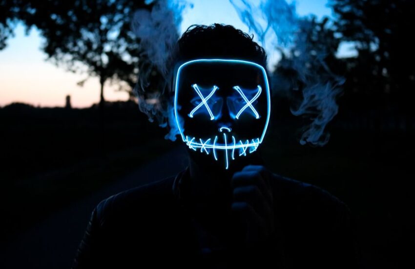 Pro Series LED gezichtsmasker voor huidverzorging met verschillende lichtinstellingen voor anti-aging en acne behandeling.